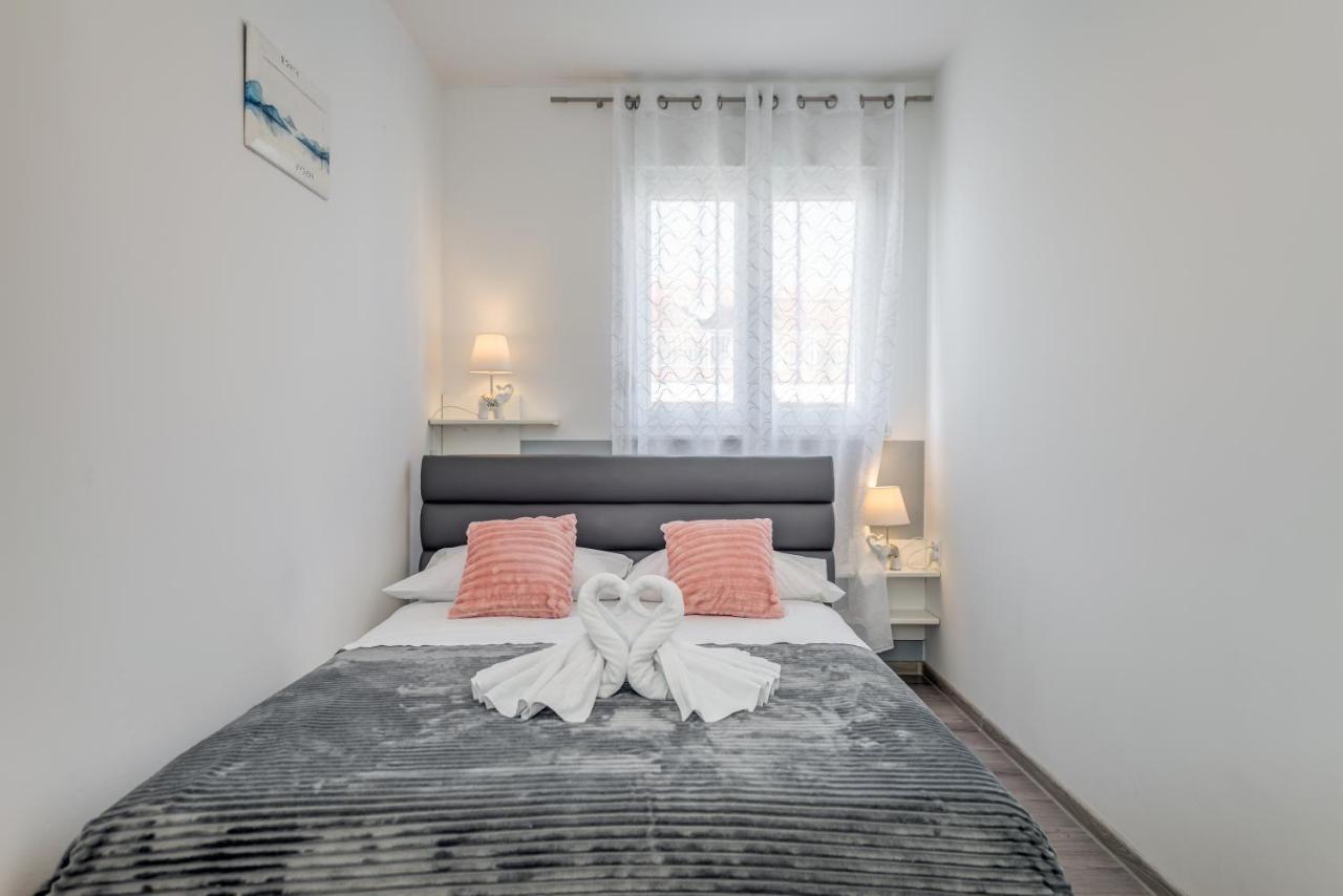 Summer Orchid - Spacious Duplex By The Beach & Ps5 Stobreč Exterior foto