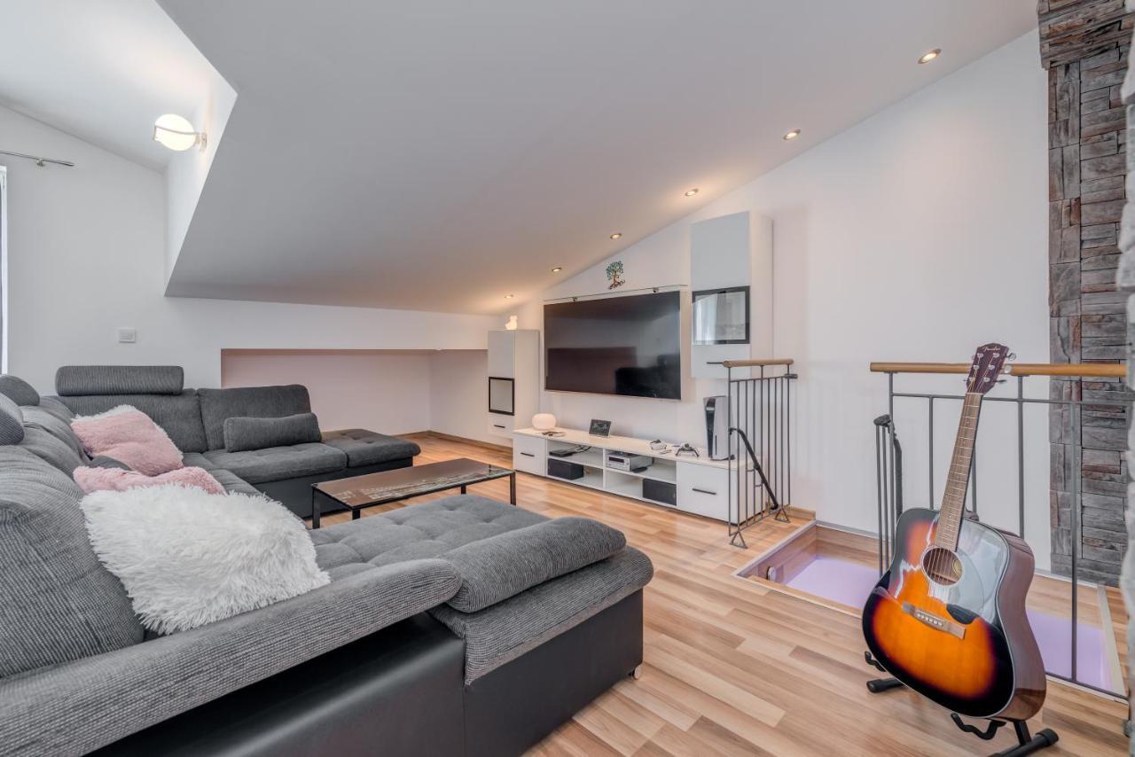 Summer Orchid - Spacious Duplex By The Beach & Ps5 Stobreč Exterior foto