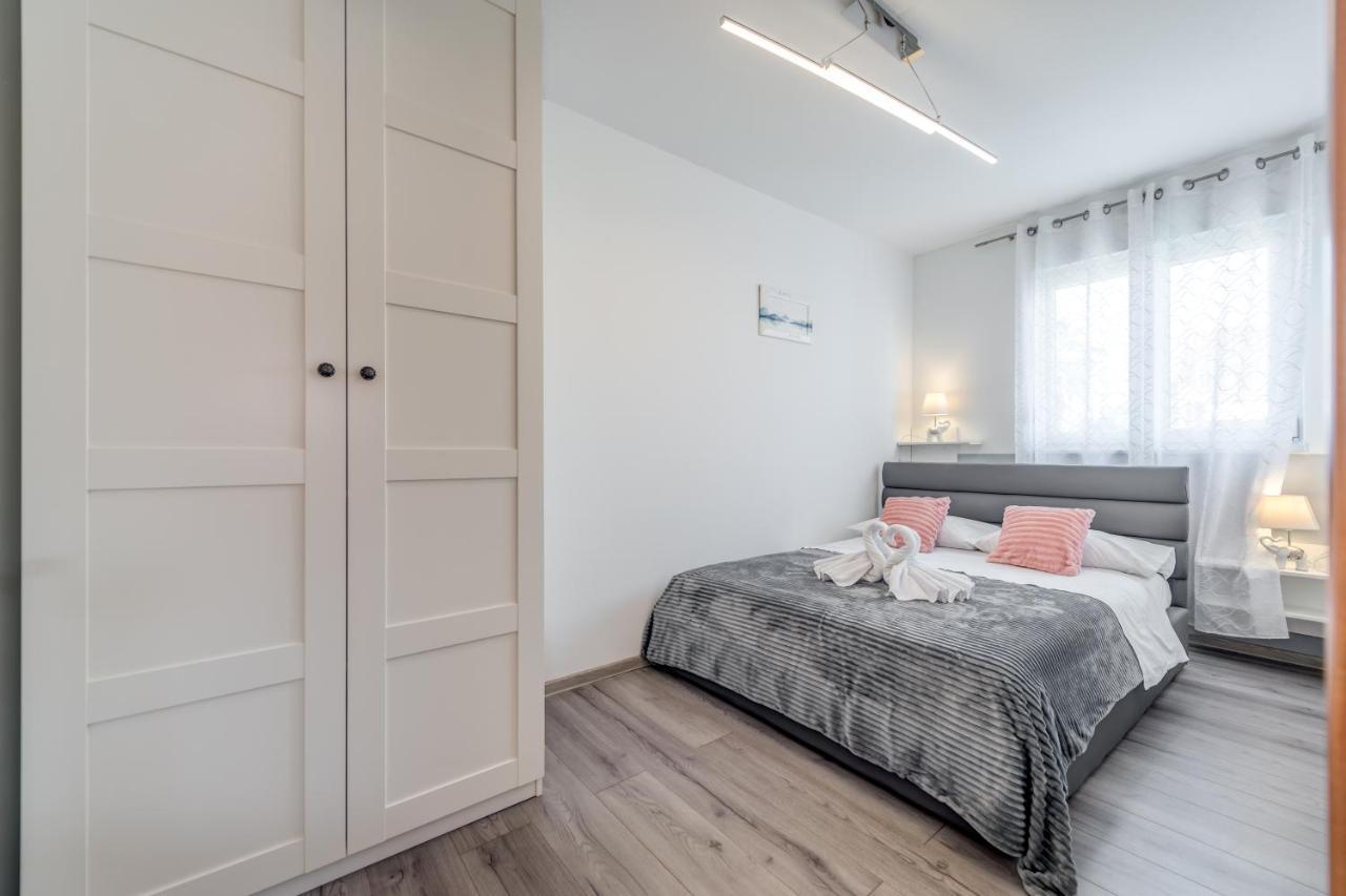 Summer Orchid - Spacious Duplex By The Beach & Ps5 Stobreč Exterior foto