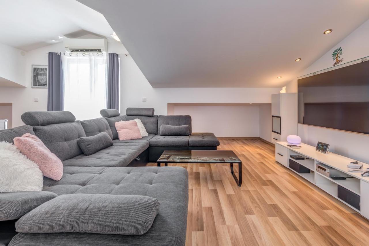 Summer Orchid - Spacious Duplex By The Beach & Ps5 Stobreč Exterior foto